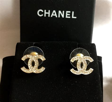 chanel cc stud earrings gold